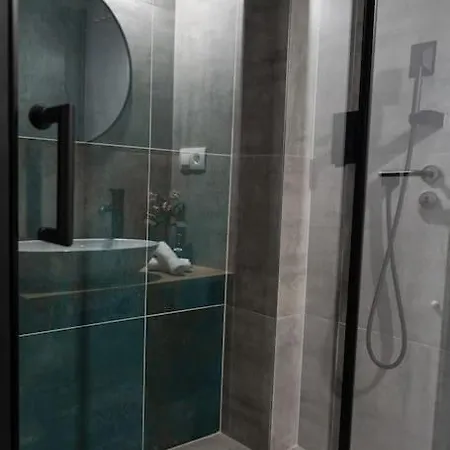 Deluxe 2bdrs In Spa District Center *