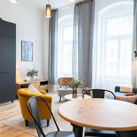 Deluxe 2bdrs In Spa District Center * Karlovy Vary