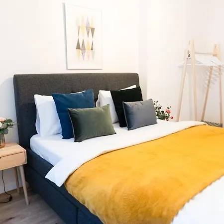 Deluxe 2bdrs In Spa District Center Apartment Karlovy Vary