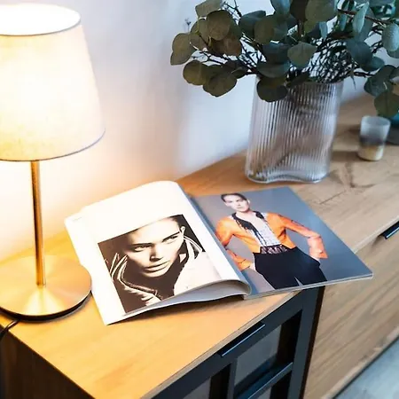 Deluxe 2bdrs In District Center *