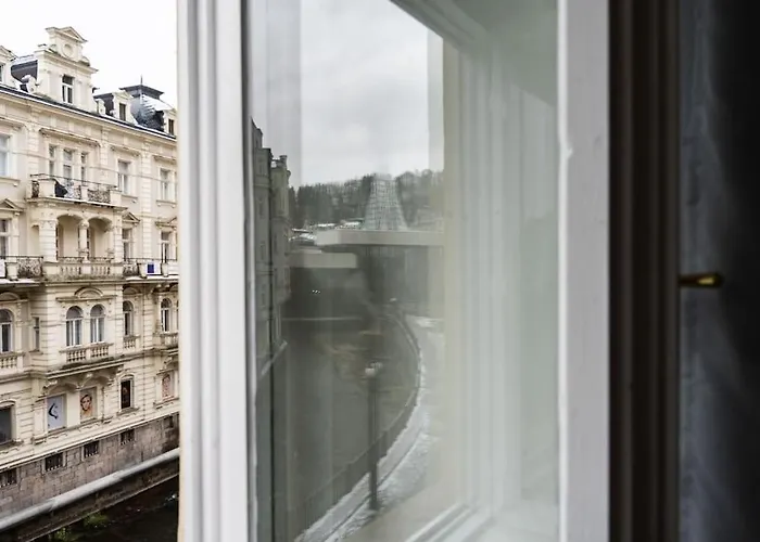 Apartament Deluxe 2bdrs In District Center Karlowe Wary