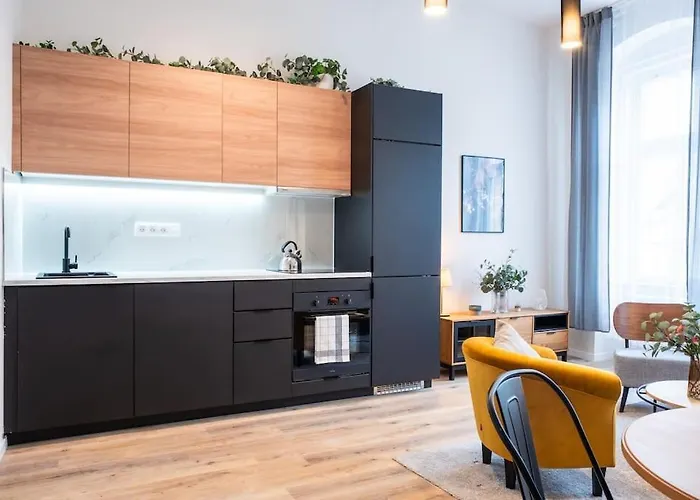 Deluxe 2bdrs In District Center Apartament *