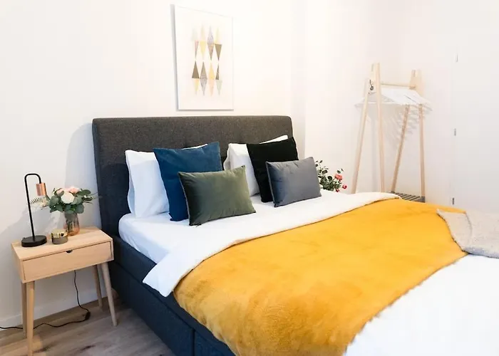 Deluxe 2bdrs In District Center Apartament Karlowe Wary